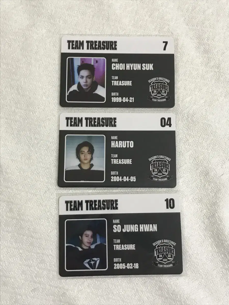 Treasure 2025 season's greetings ID card hyunsuk haruto junghwan poca