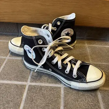 CONVERSE 블랙 하이컷 스니커즈