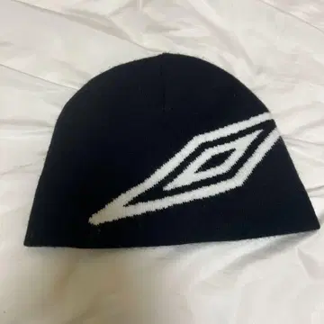 엄브로 비니 블랙