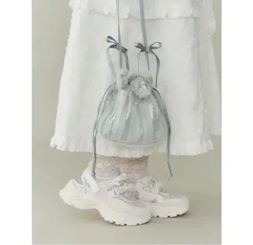 merry jenny ribbon 스팽글 미니백 스카이블루