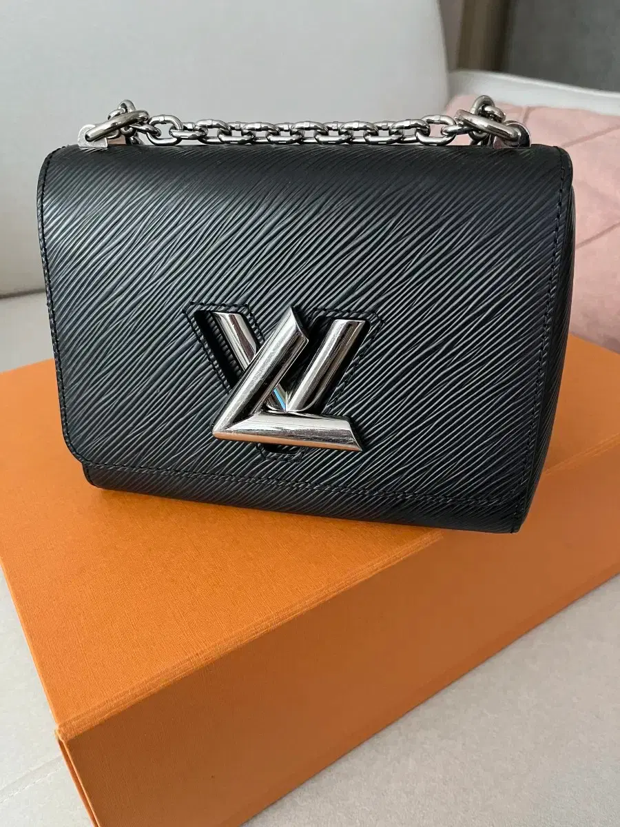Louis Vuitton Twist PM Black (Daegu Secheon) Urgent Sale