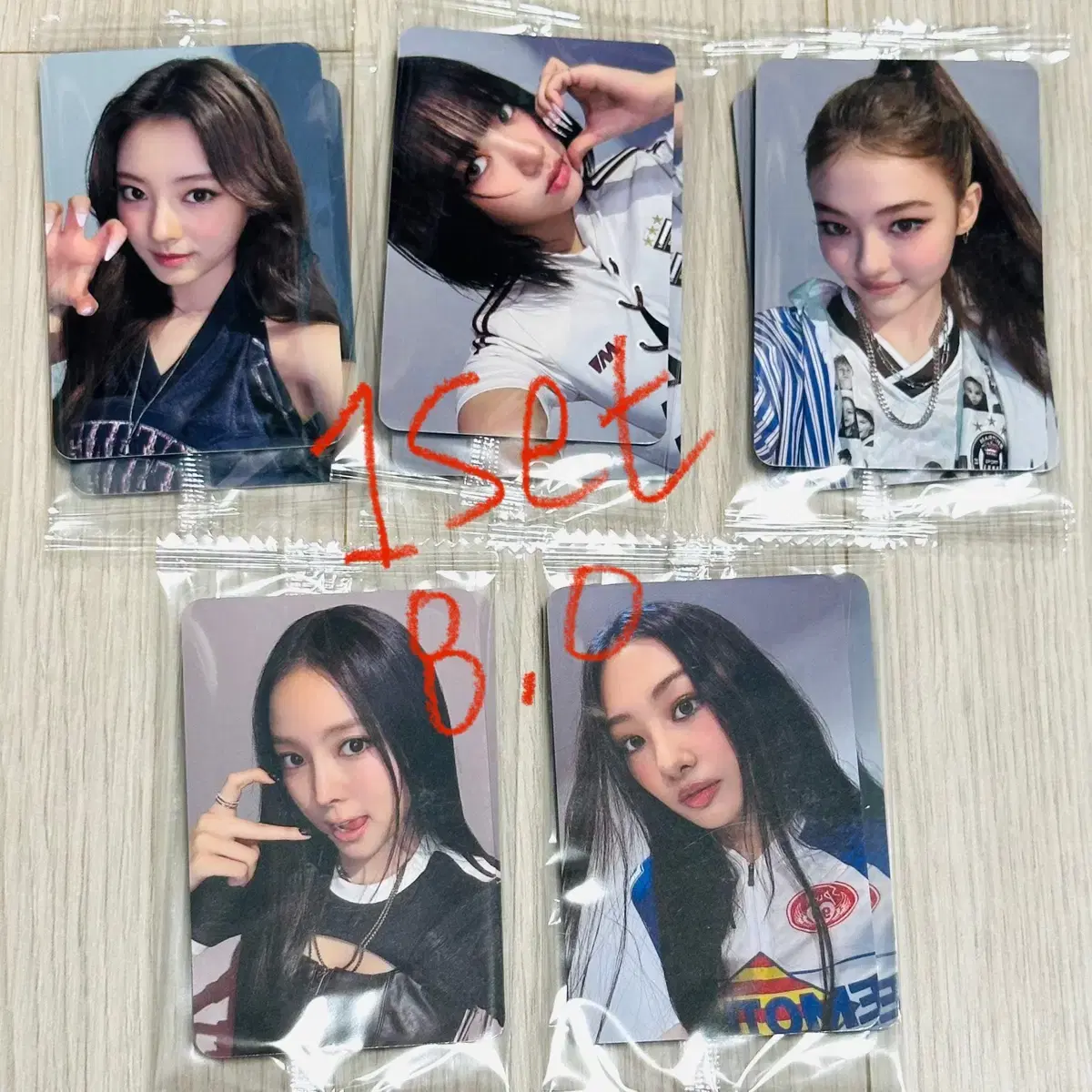 MEOVV Studio Choom A ver. Pre-order Benefit Photocard wts