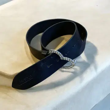 모스키노 블랙 가죽 벨트 하트 버클