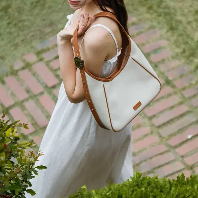 韓国商品/RAIVE Leo Shoulder New) Rave Leo Shoulder Bag Gray on Bunjang Global Site.