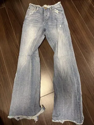 부츠 컷 데님 프린지 가공 옅은 블루