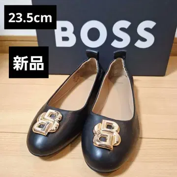 BOSS Double B 모노그램 메탈 디테일 가죽 발레 펌프스
