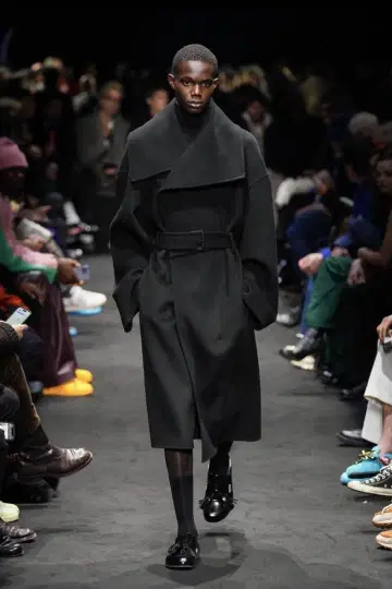 JW ANDERSON 블랙 트렌치코트