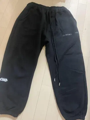 한국에서 온 BLACKBLOND 스웨트 팬츠 블랙