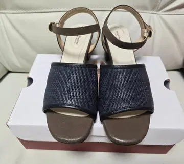 Hush Puppies 네이비 브라운 샌들