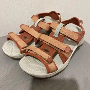 KEEN 스트랩 샌들