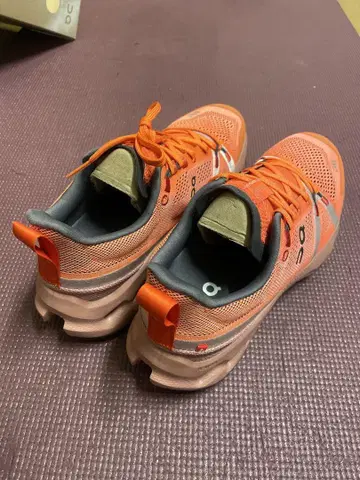 On 트레일 러닝화 오렌지