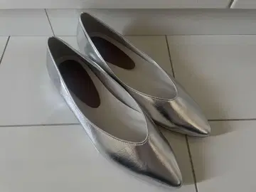신상품 루타론 실버 플랫 슈즈 23cm