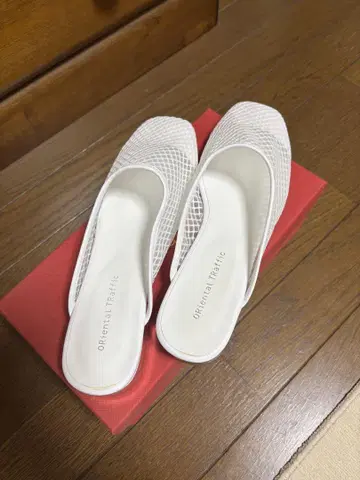 오리엔탈 트래픽 뮬 샌들