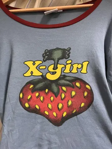 X-girl 스트로베리 프린트 긴팔 티셔츠