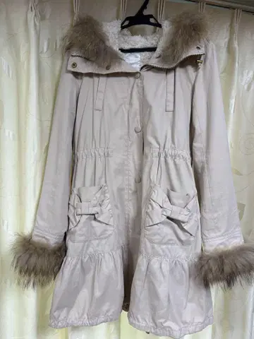 Feroux 퍼가 달린 모즈 코트 베이지