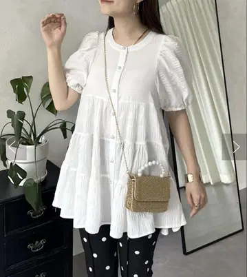 펄 버튼 퍼프 슬리브 셔링 티어드 블라우스