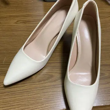 아이보리 스틸레토 하이힐