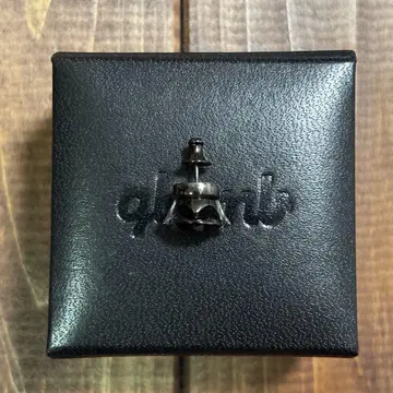 glamb 블랙 스터드 귀걸이(한쪽 귀용)
