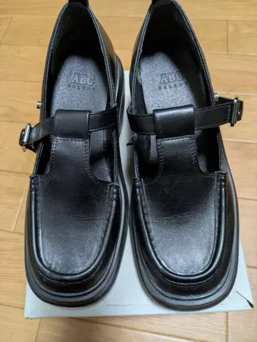 블랙 스트랩 통굽 로퍼 (사이즈 S 22.5~23cm)