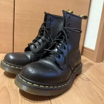 새상품급 Dr.Martens 닥터마틴 8홀 부츠 25cm