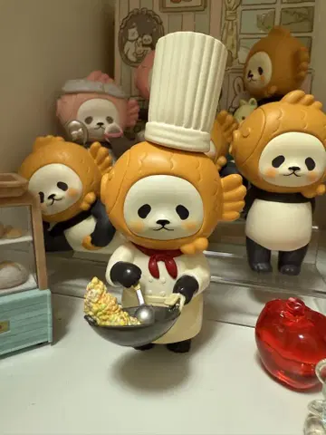 요리사 팬더 피규어와 인형의 집