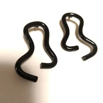 sAn 귀걸이 bend 블랙