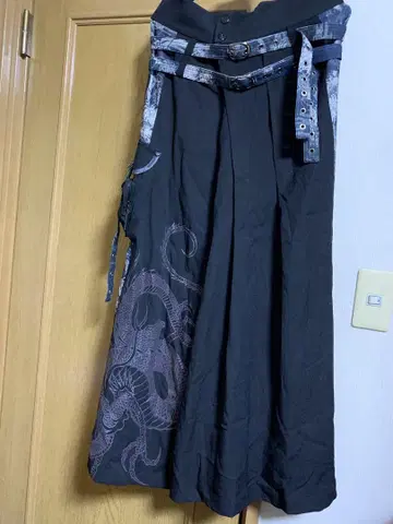 드래곤 프린트 하카마풍 팬츠