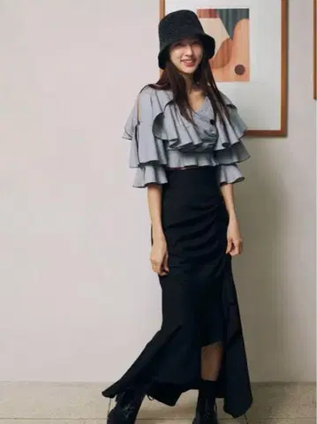 프릴 티어드 크롭 블라우스 SNIDEL