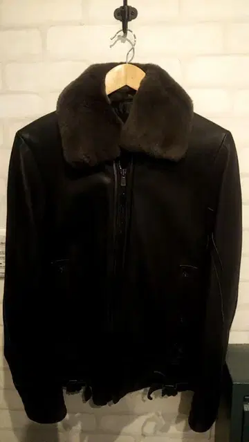 하시모토 준 퍼가 달린 가죽 자켓