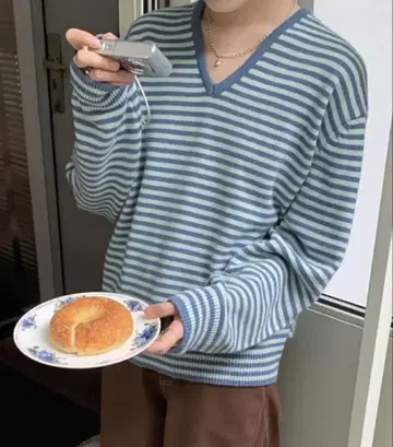 V넥 스트라이프 장소매 티셔츠