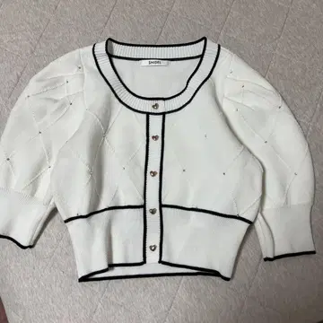 다이아몬드 퀼팅 화이트 아이보리 니트 반소매