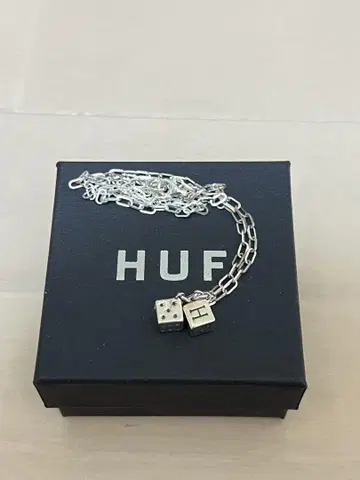 HUF 주사위 참 목걸이