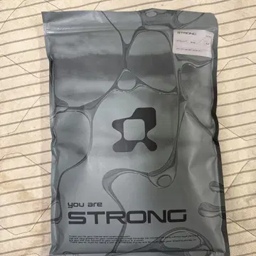 STRONG 블랙 티셔츠