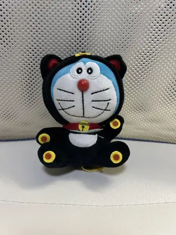 검은색 도라에몽 봉제 인형