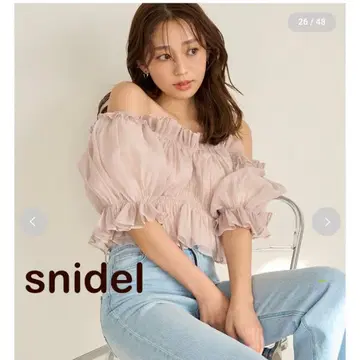 snidel 오프숄더 프릴 상의