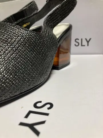 SLY 블랙 클리어 힐 백 샌들