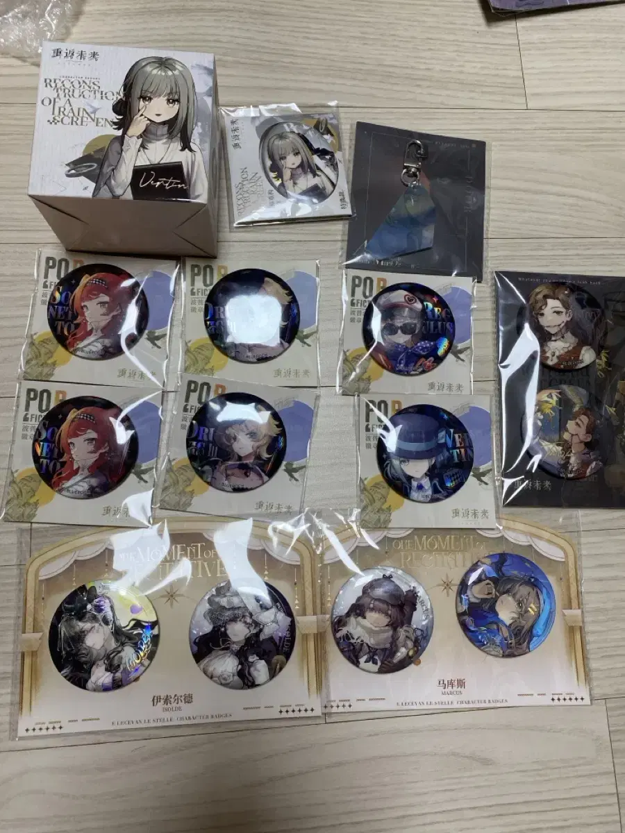 Reverse: 1999 Initial Version Can Badge Set + Version 1.4 Pre-order Benefit