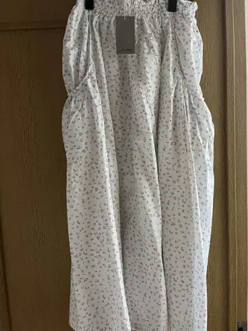 드로스트가 달린 미니 꽃무늬 스커트 (Wcloset)