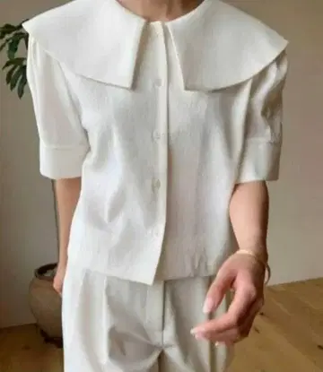인스타 글래머들이 애용하는 세일러풍 칼라 상의 미사용 새상품 프리 사이즈