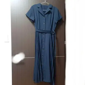 JUSGLITTY 사이드 플리츠 원피스
