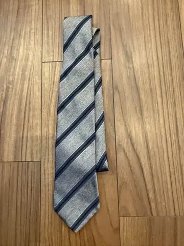 아쿠아 스큐텀 Aquascutum 그레이 네이비 스트라이프 넥타이