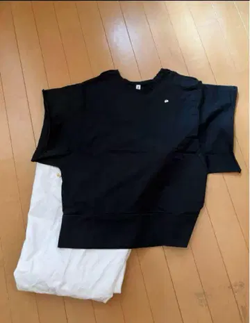 새상품급 중고품 미나 페르호넨 상의 티셔츠 나비 블랙