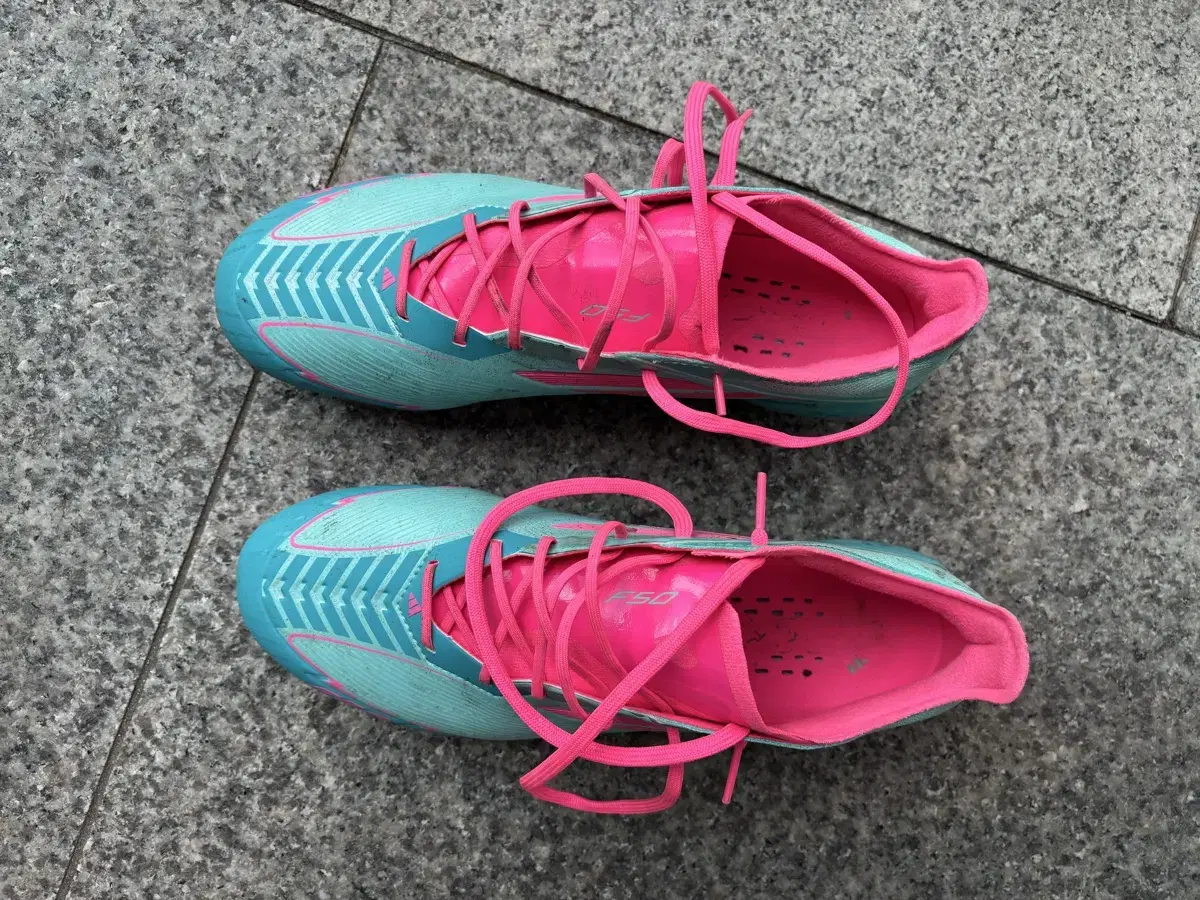 아디다스 F50 엘리트 메시 FG 축구화입니다 정가는 319,000원이에