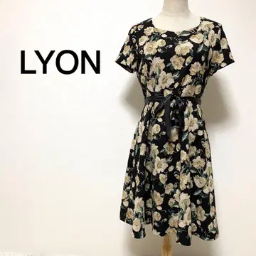 LYON 블랙 컬러 허리끈 포함 꽃무늬 원피스