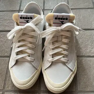 diadora 화이트 스니커즈