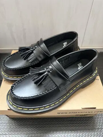 Dr.Martens ADRIAN 에이드리언 태슬 로퍼