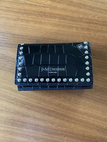 J&M Davidson 3단 폴더형 지갑 블랙 스터드 장식