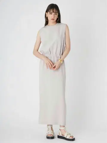 미라 오웬 사이드 슬릿 브라우징 민소매 원피스