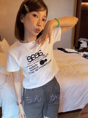 aeae 그래픽 프린트 티셔츠 화이트