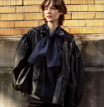 elu. 엘르 시어 UV 후드티 블랙 미사용